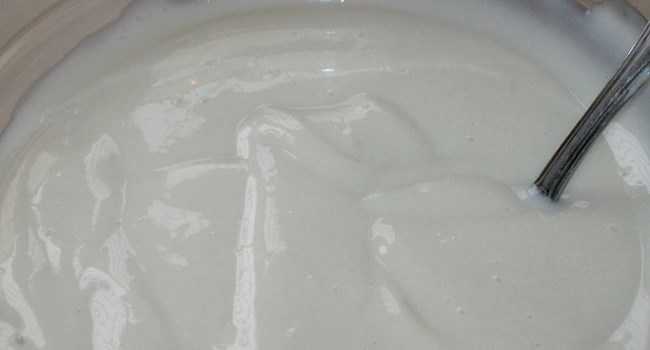 Как загустить сметанный крем желатином, крахмалом, кисломолочными продуктами, сгущенкой? как правильно выбрать сметану для сметанного крема?