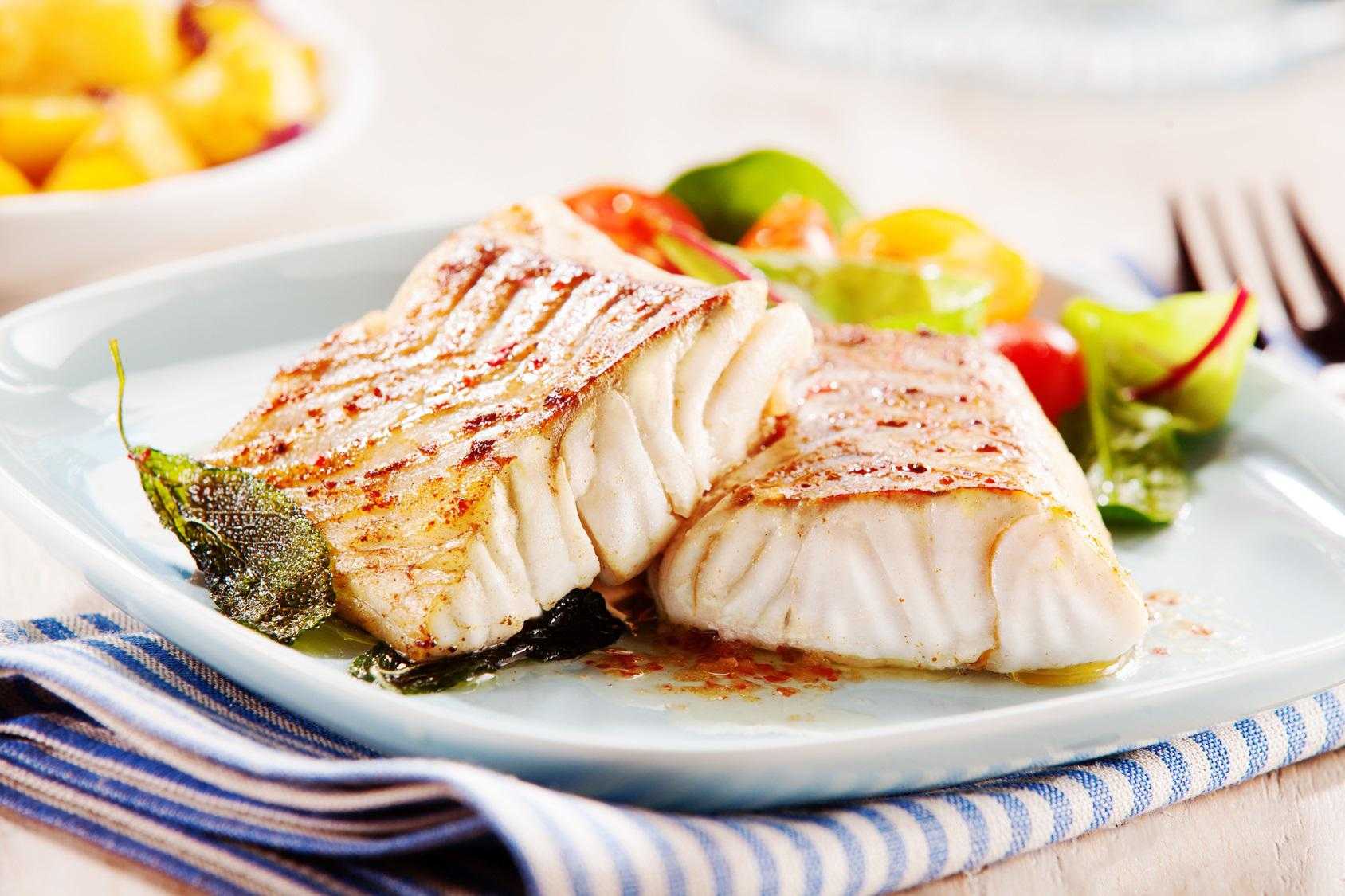 Калорийность белой рыбы запеченной в духовке. определяем калорийность рыбы: какие сорта можно есть без вреда для фигуры? калорийность рыбы жареной