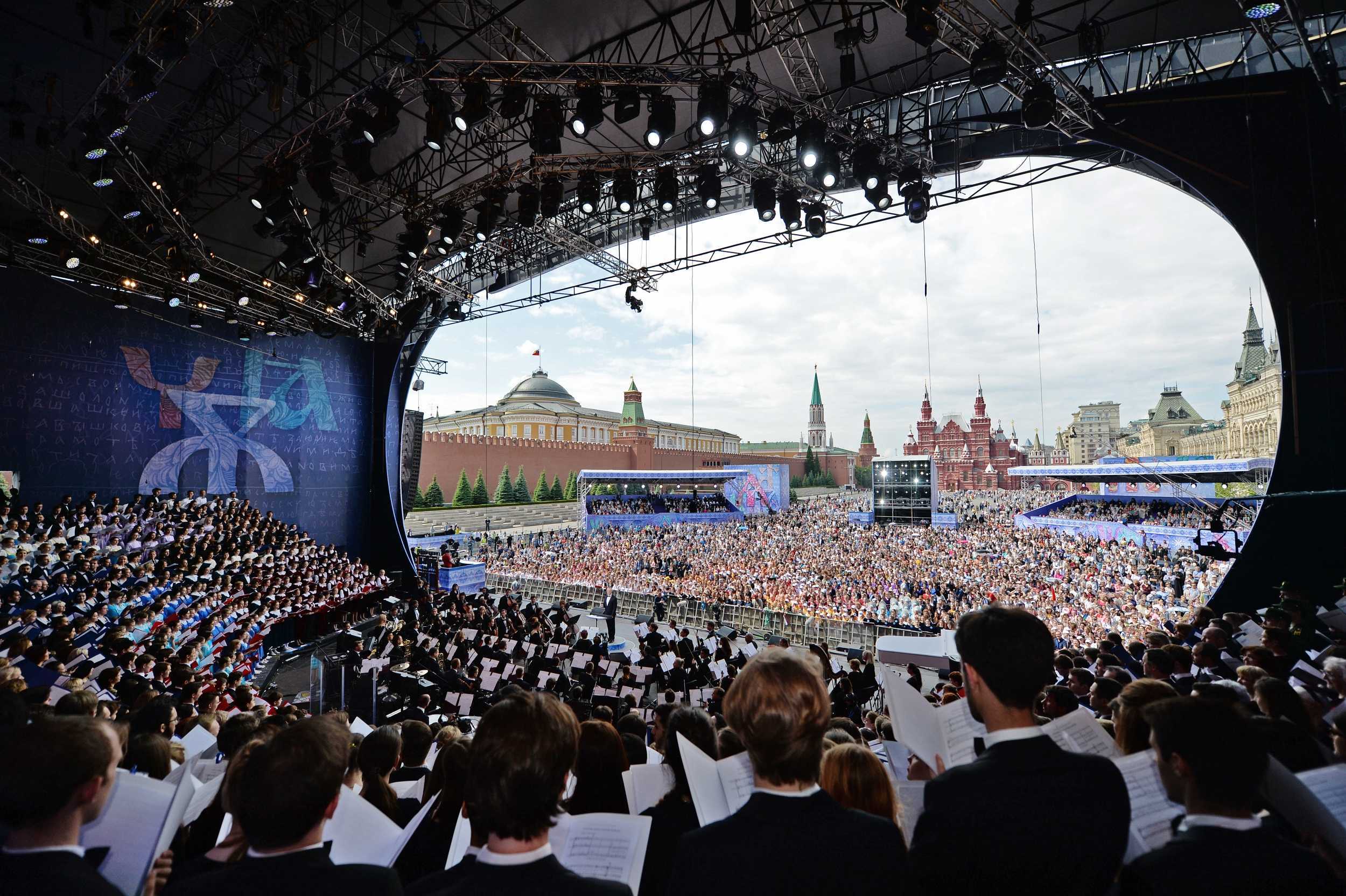 Концерт в москве сегодня начало. Концерт Гергиева на красной площади. Концерт на красной площади 1999 Гергиев.