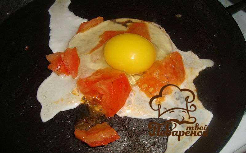 Яичница из 2 яиц калорийность на масле. Яичница с помидорами калорийность. Яичница с помидорами ка. Яичница с помидорами калории. Калорий в яичнице из 1 яйца.