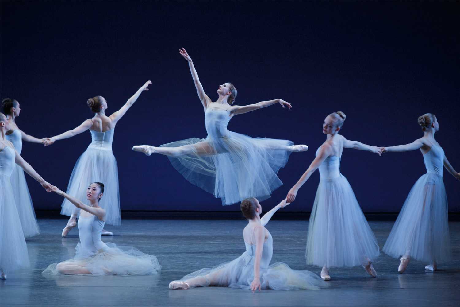 Позиции ног и рук в классическом танце — основы классической хореографии