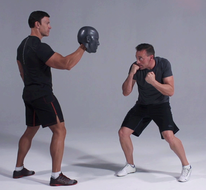 Тренировка боксёра с железом: какие упражнения выполнять